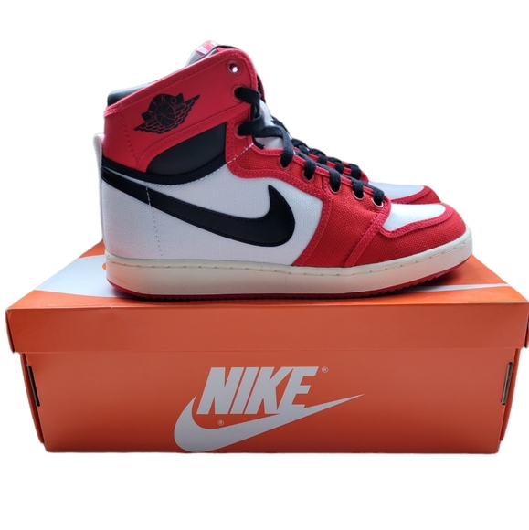 Jordan 1 Retro AJKO Chicago (2021) - Picture 8 of 8
